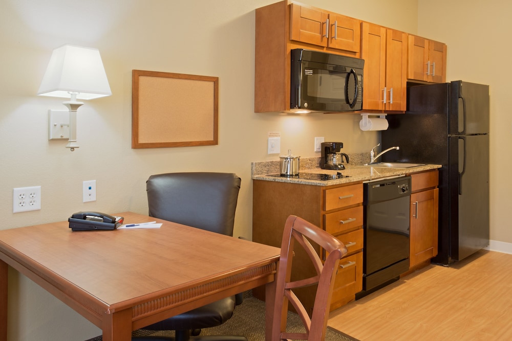 Candlewood Suites Tallahassee 39/44