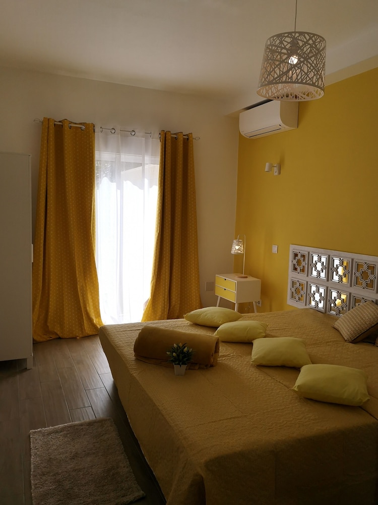 Sensations Guesthouse 37/50
