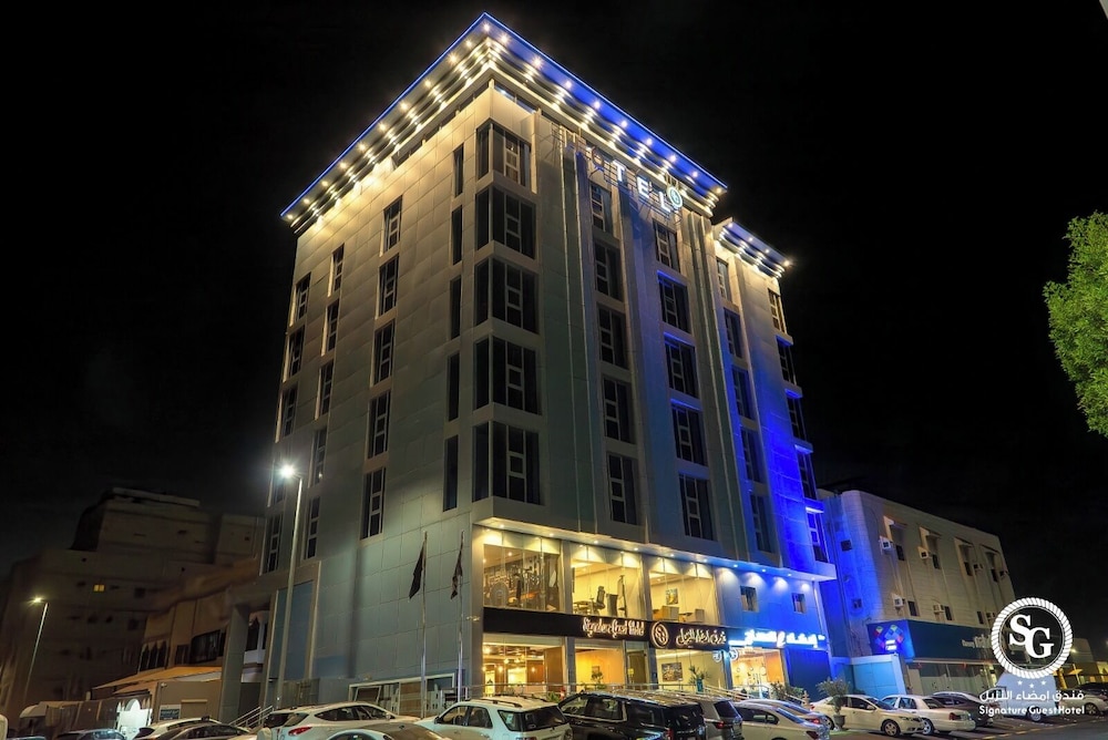 Signature Guest Hotel 2/50