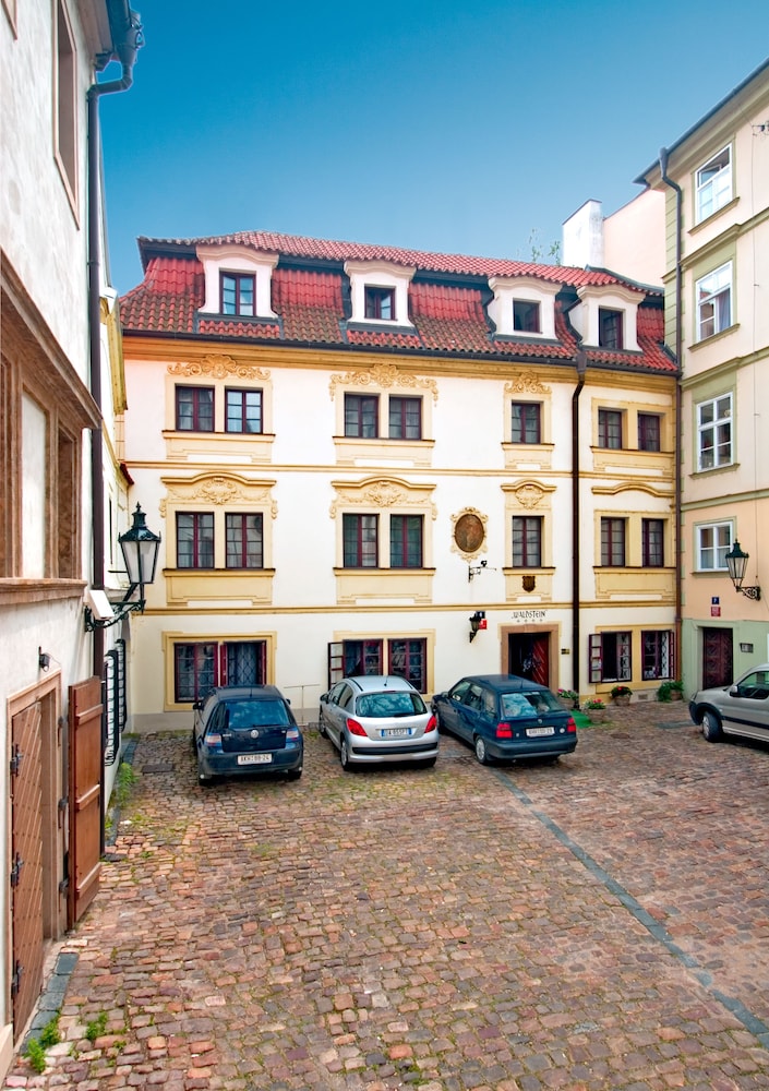 Waldstein Hotel 59/68