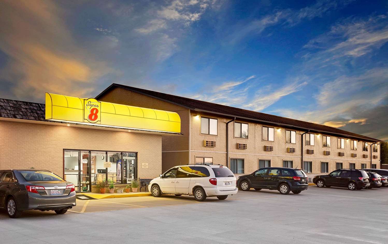 Super 8 By Wyndham Macomb 13/15
