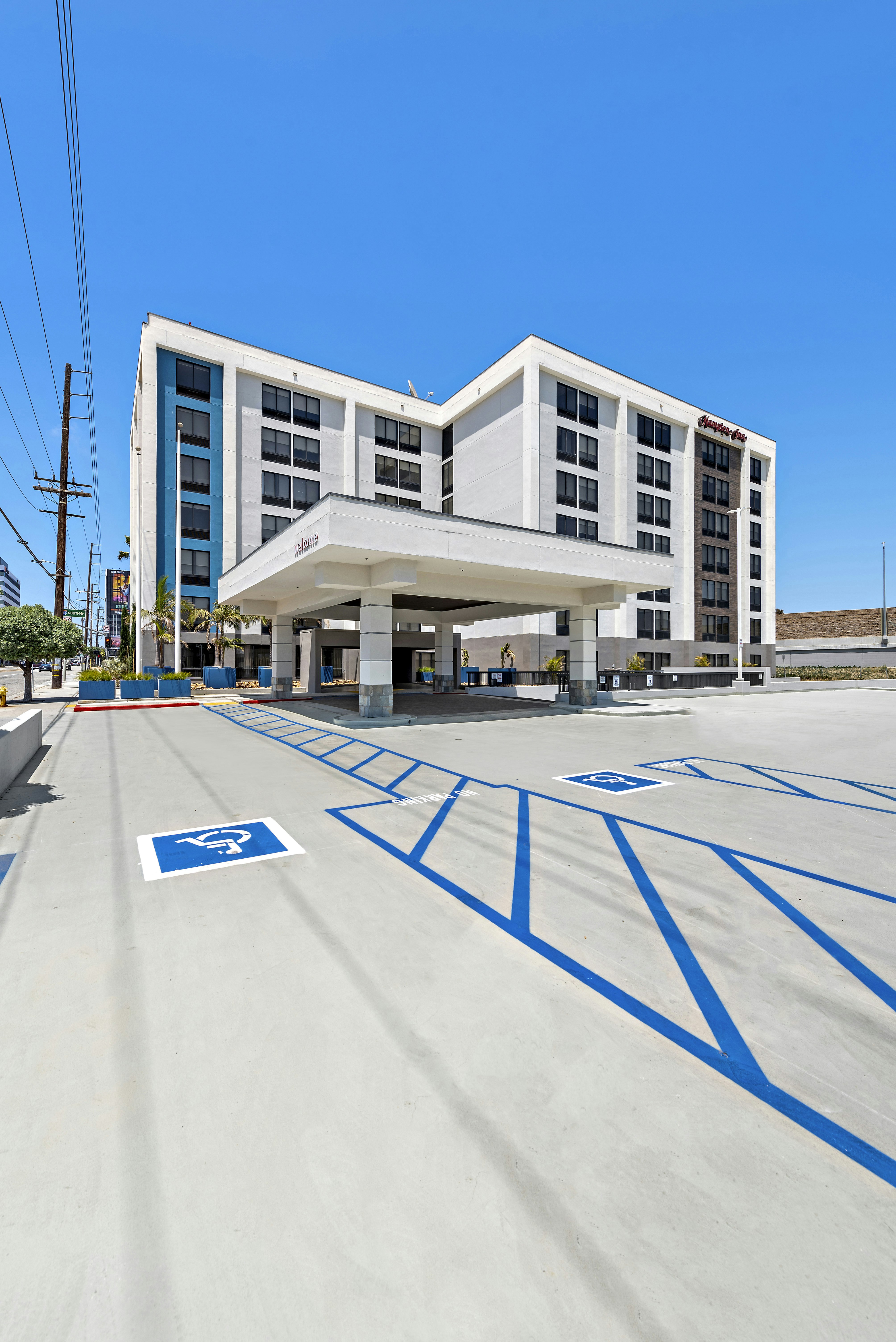 Hampton Inn by Hilton Los Angeles Airport 40/44