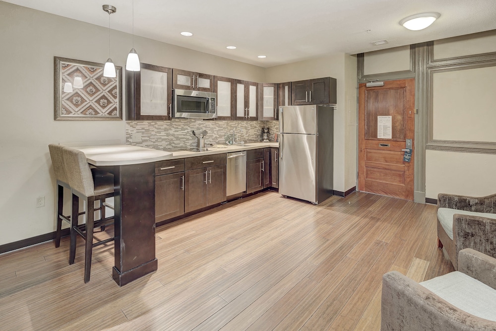 Staybridge Suites BALTIMORE INNER HARBOR 7/80