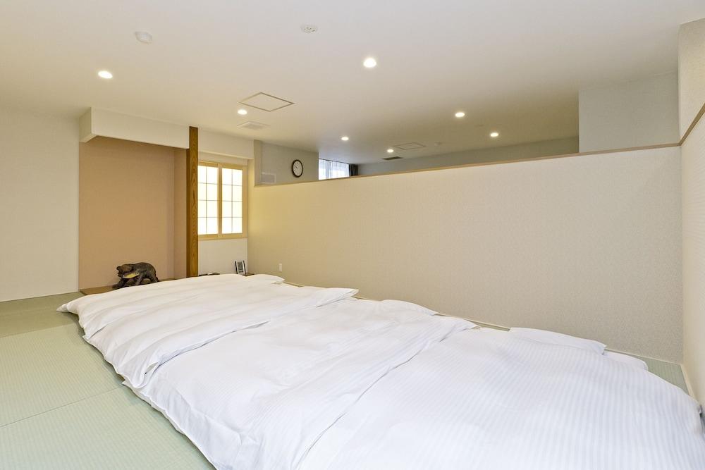 Multiple Bedrooms, Deluxe, Studio, Suite, Private Bathroom