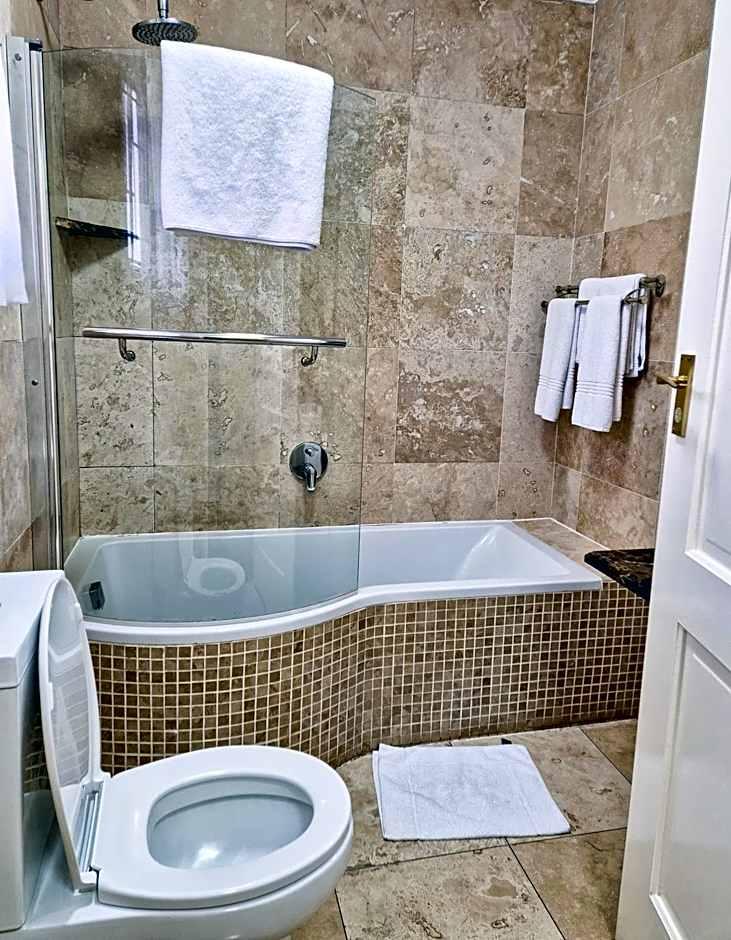 THREE RIVERS LODGE & VILLA ANNA SOPHIA 44/50