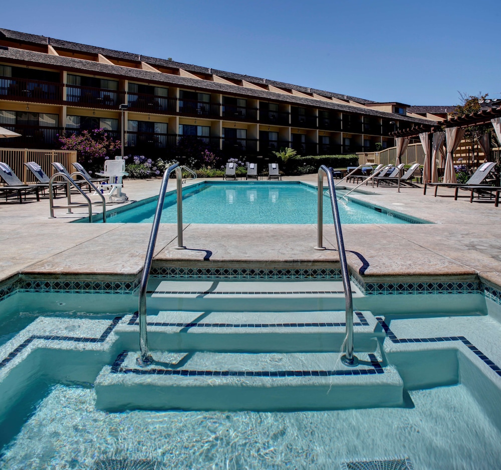 Hilton Garden Inn Monterey 32/58