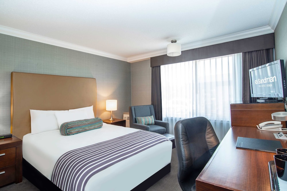 Sandman Hotel Vernon 12/45