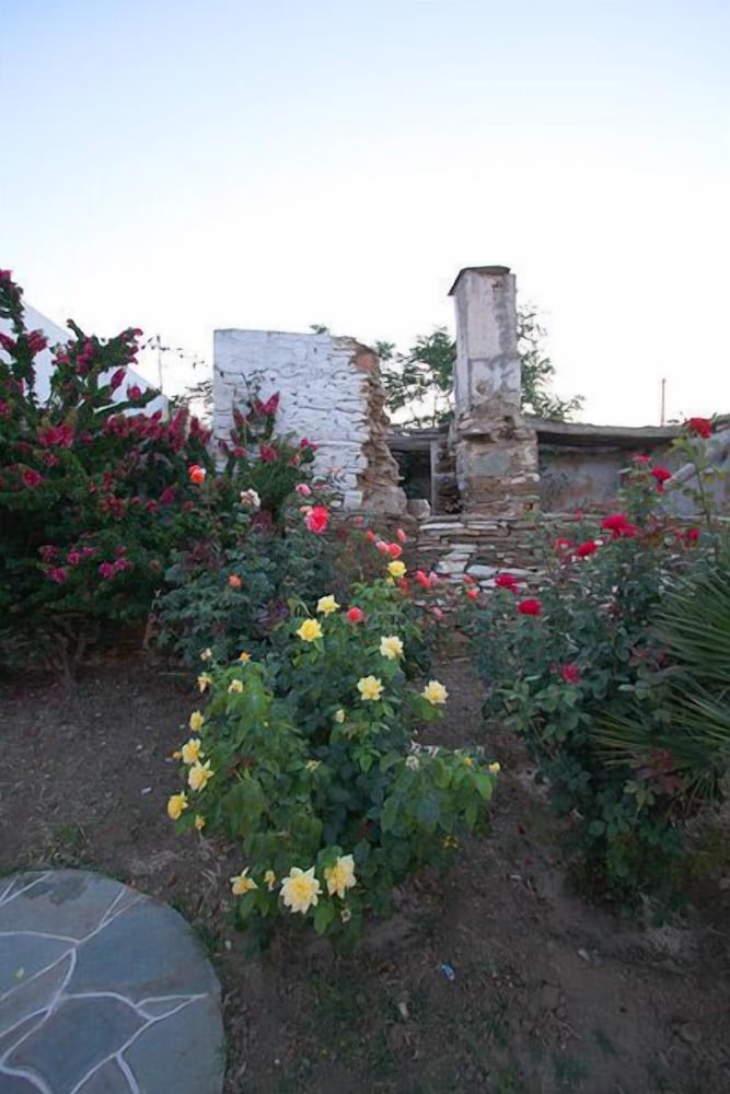 Smaragdi Hotel 49/56