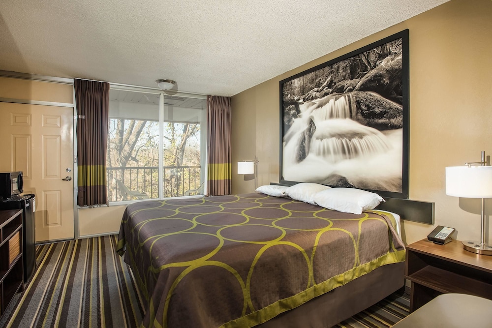 Super 8 By Wyndham Sevierville Riverside 12/45