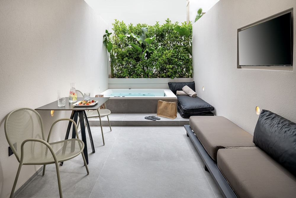 Evanik Chic Hotel 44/48