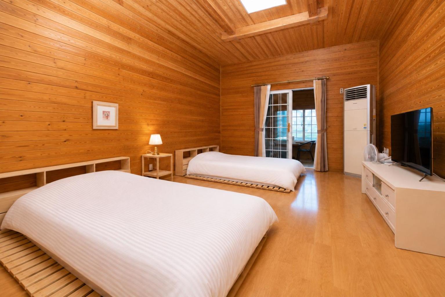 Special, Twin Beds