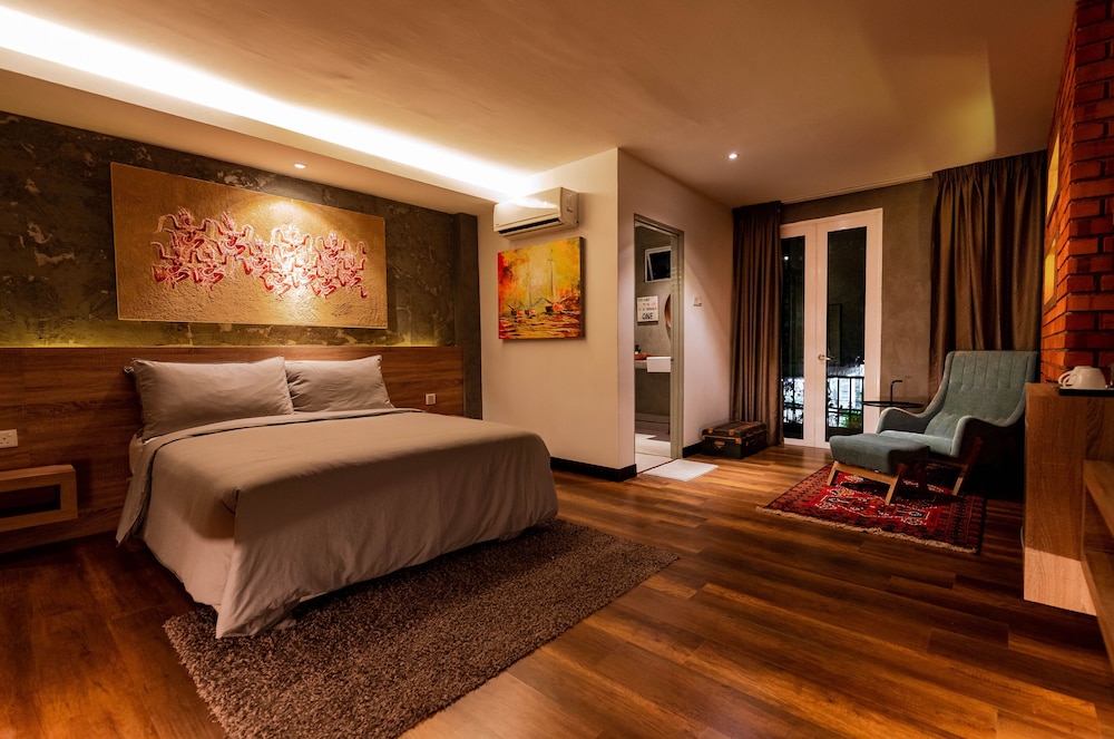 STUDIO, QUEEN BED