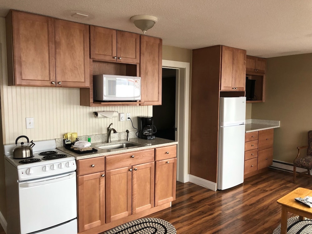 The Windrifter Resort 8/50