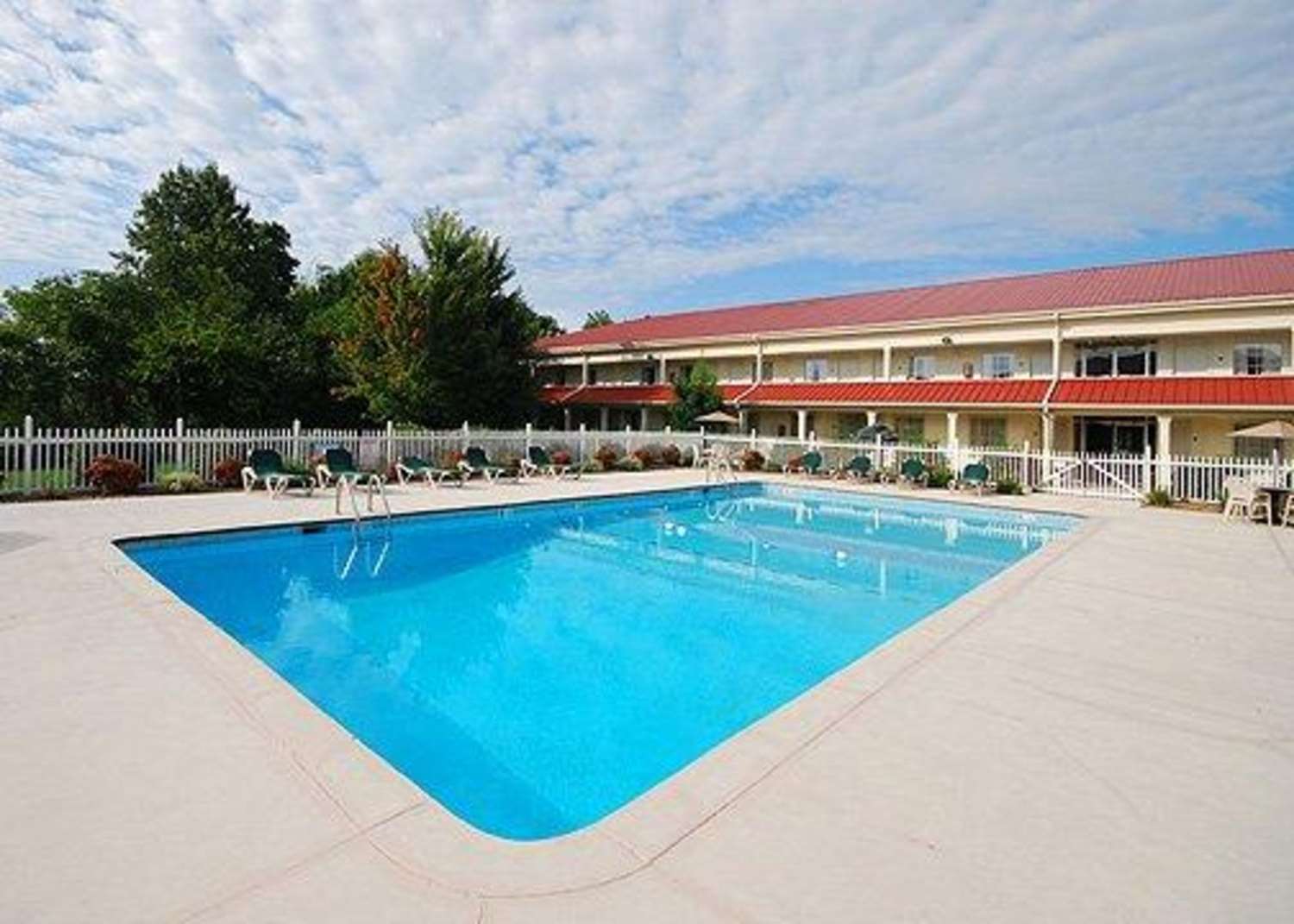 Econo Lodge 6/16