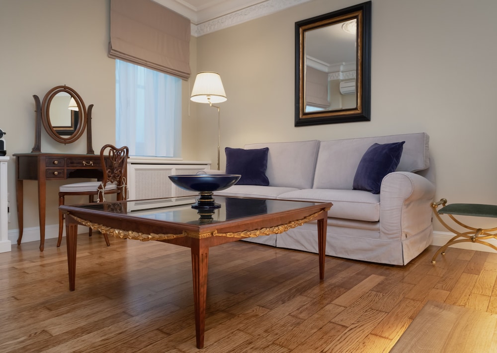 Noble Suites 49/68