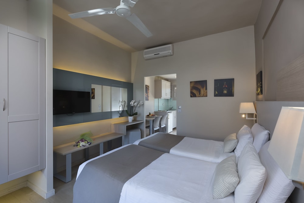Acharavi Beach Hotel 16/84