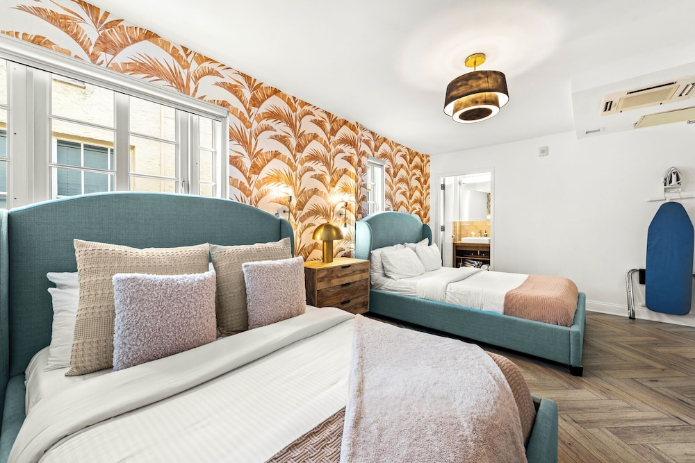 Luxuri Suites 34/50