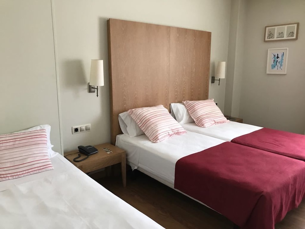 ROOM, TRIPLE