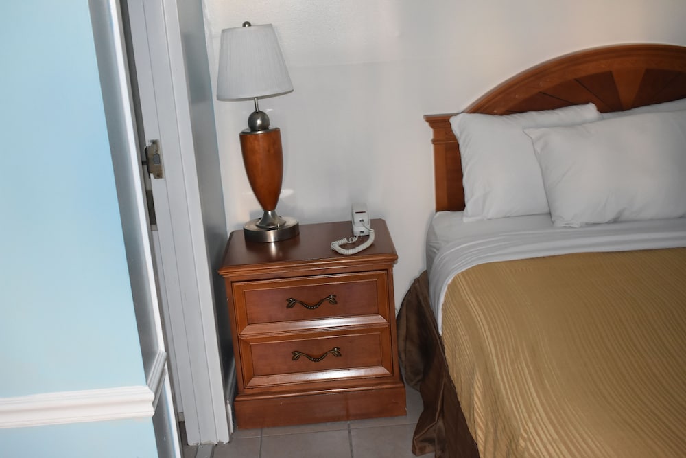 Guest Cottage & Suites 27/60