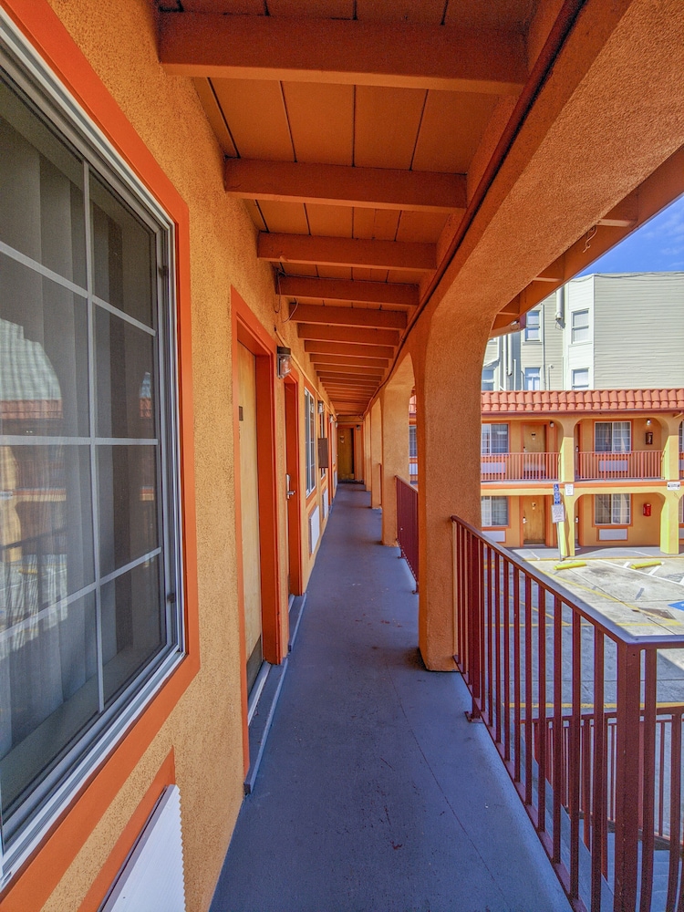 Inn At Golden Gate 37/51