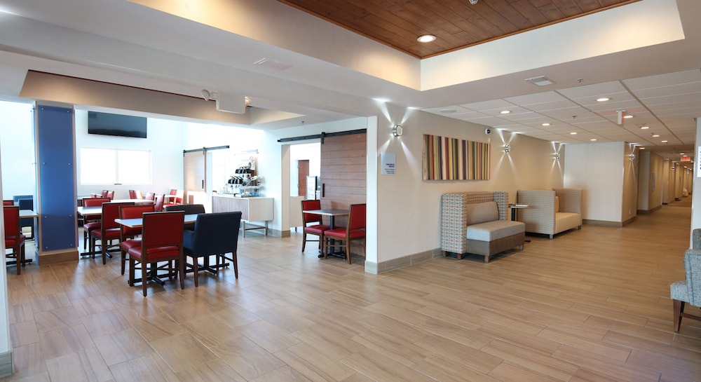 Holiday Inn Express Hotel Suites Cincinnati Se Newport 55/70