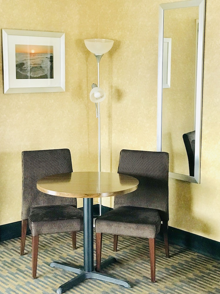 Harbor House Inn 28/50