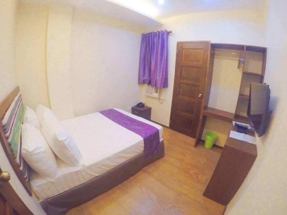 Golden Gate Suites 29/65