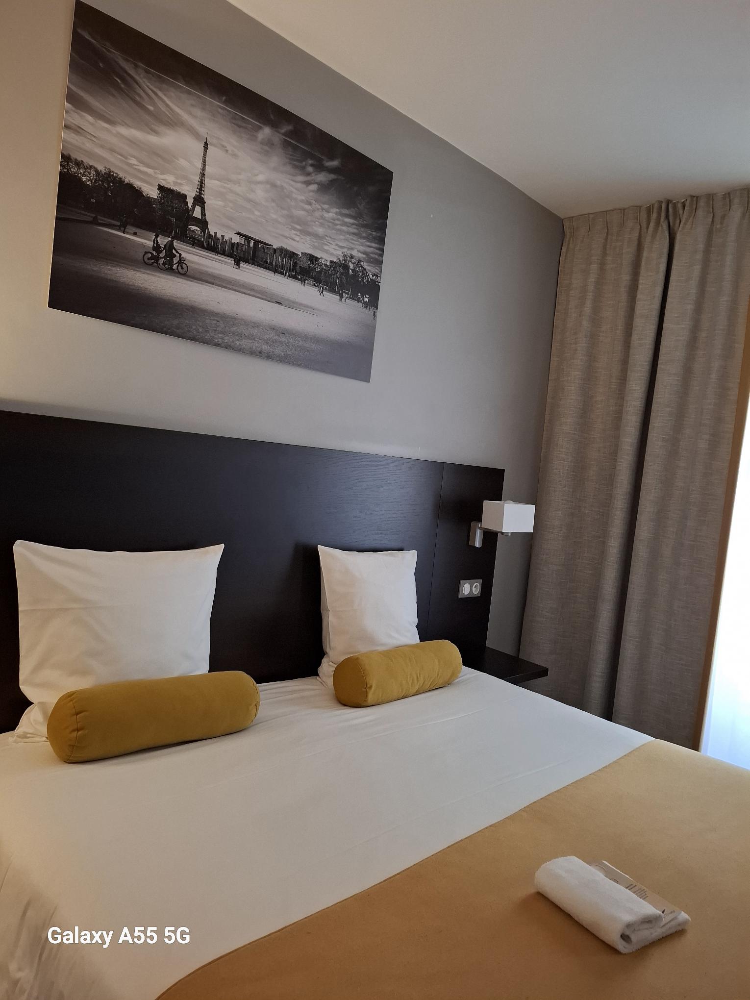 Club, Double Bed