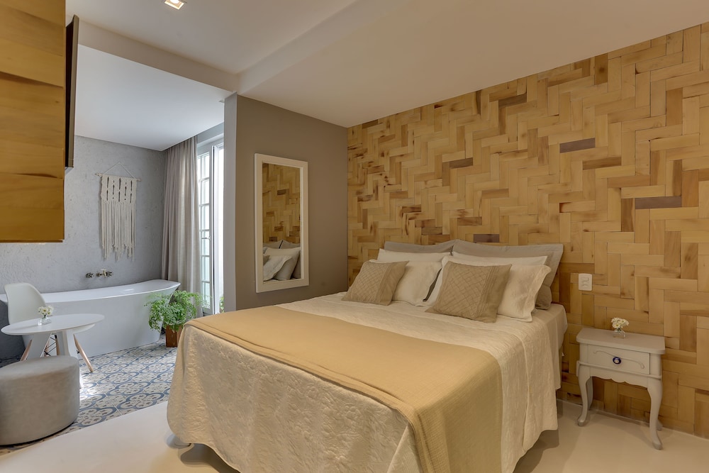 DELUXE, DOUBLE BED