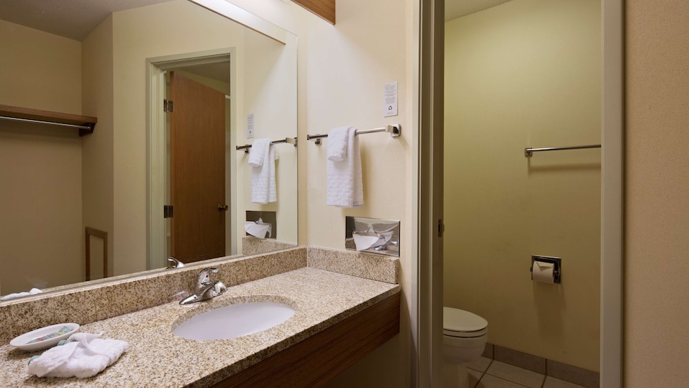 Best Western Golden Spike Inn & Suites 7/33