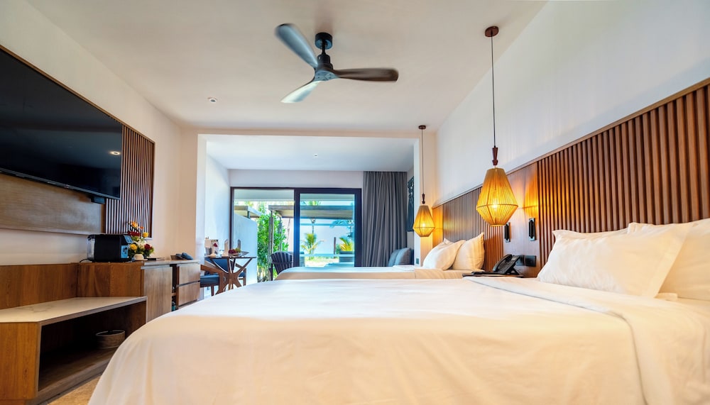 Garden, Junior Suite, King Bed, Ocean Front