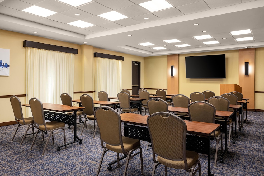 Hyatt Place Memphis/Germantown 60/64