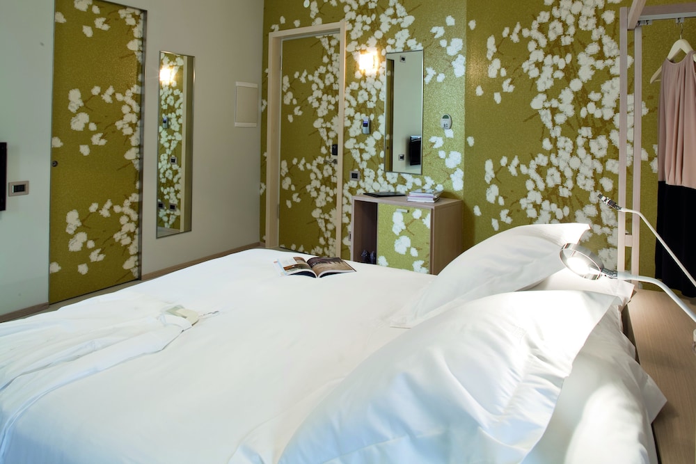 SUITE, DOUBLE BED