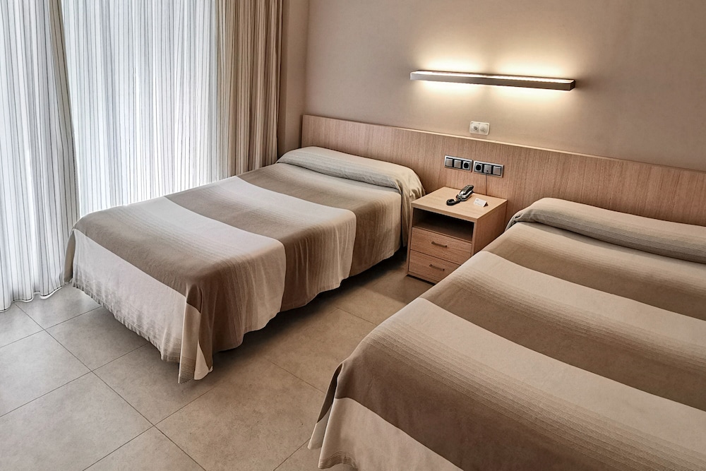 غرفة ثلاثية بسريرين مزدوجين، Acuazul Hotel 5/6