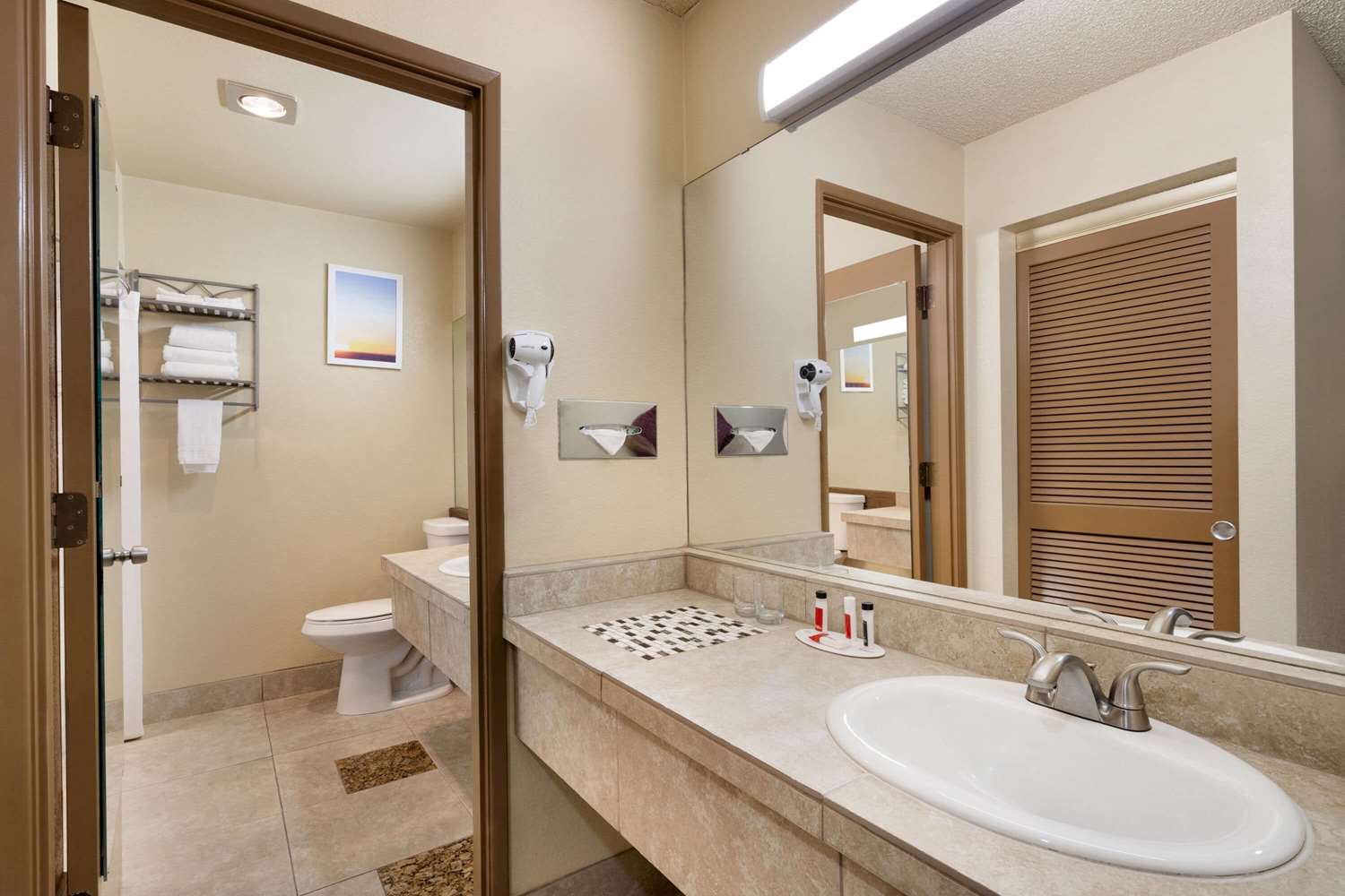Days Inn by Wyndham Bend 47/49