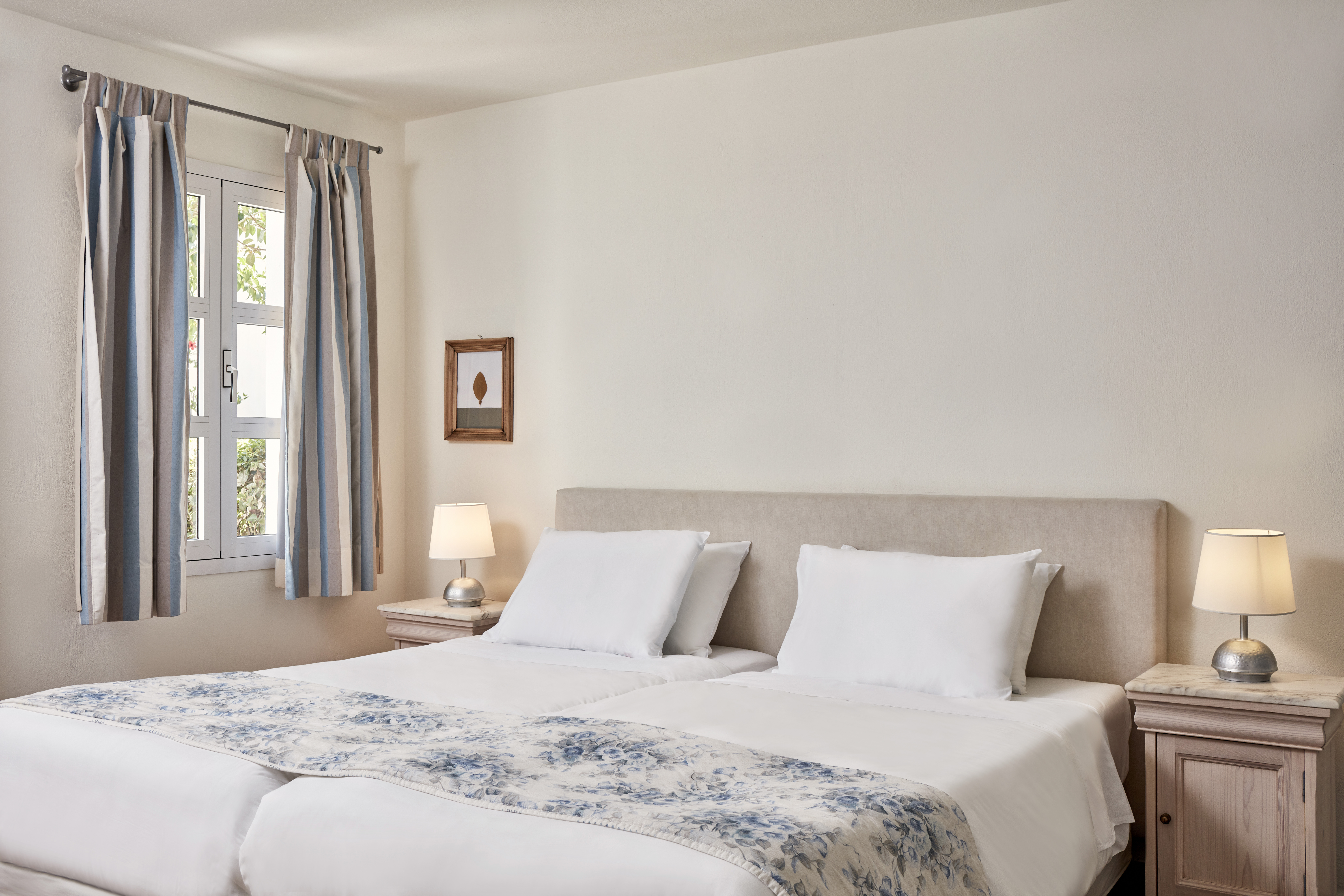 Apartment 1 Bedroom - Family - Side Sea View