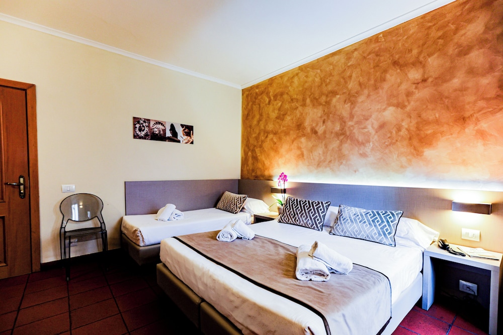 ROOM, TRIPLE