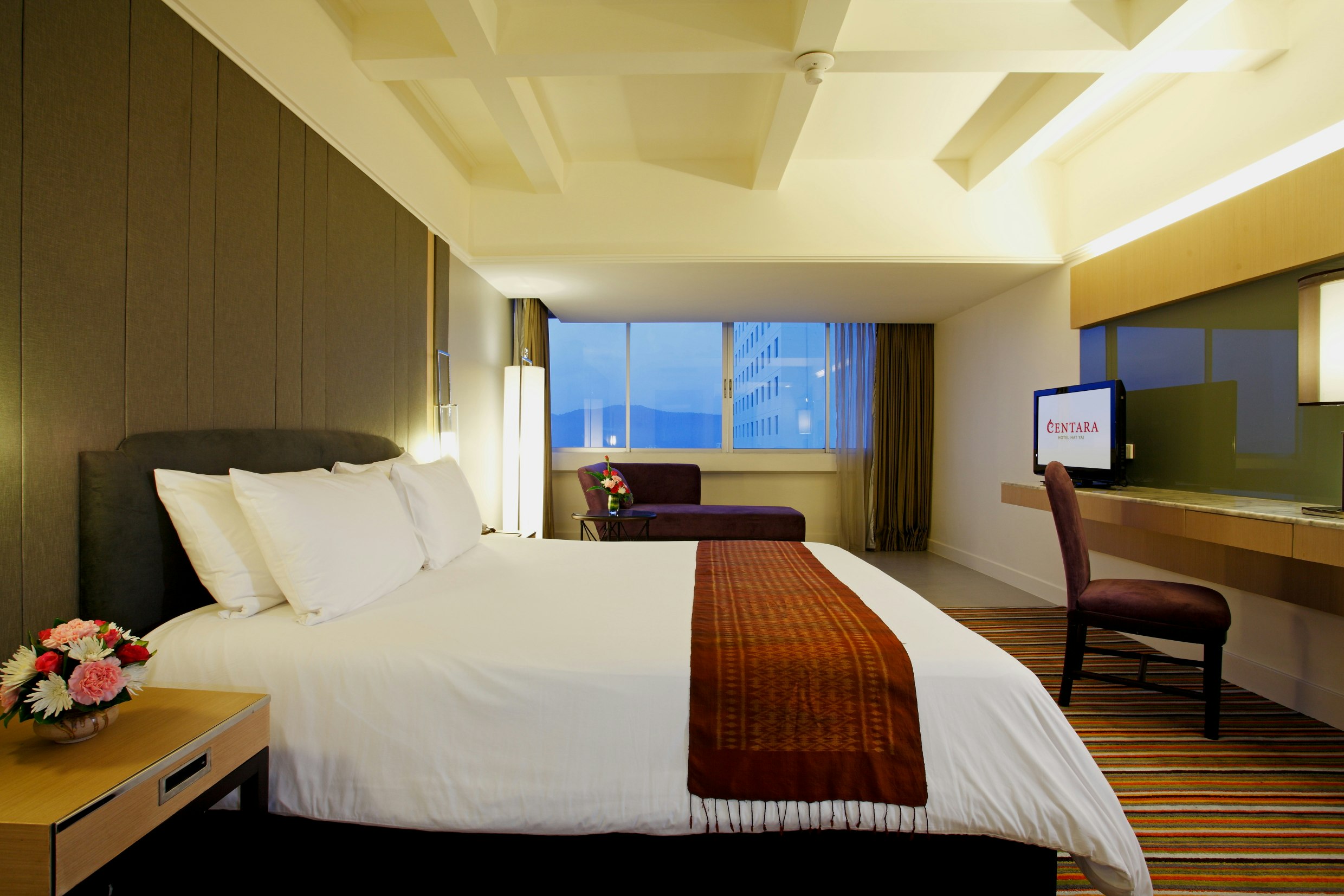 EXECUTIVE, SUITE, KING BED
