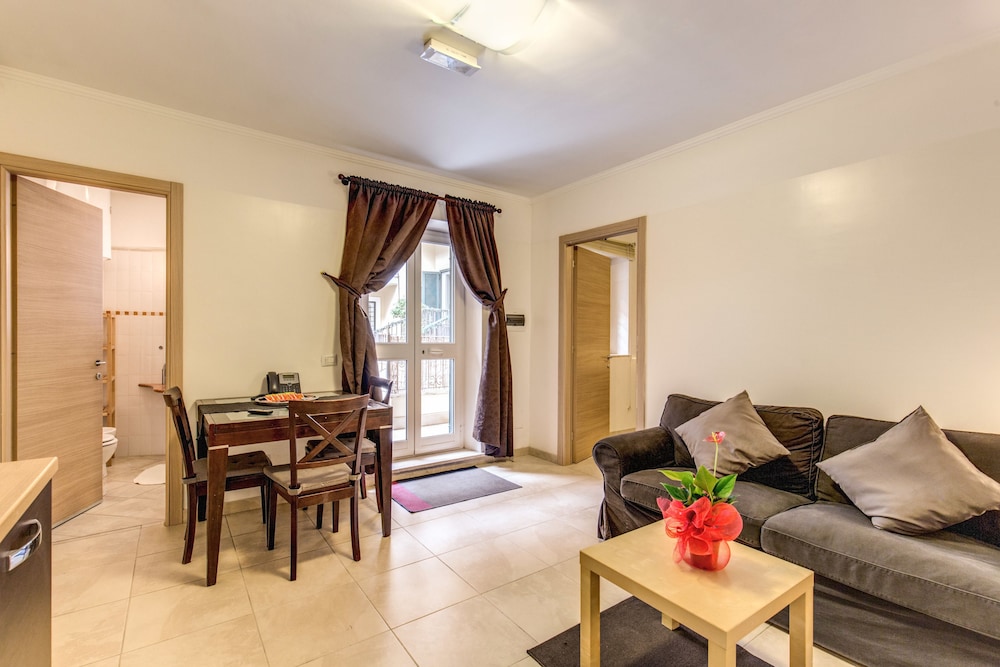 Aurelia Vatican Apartments 29/66