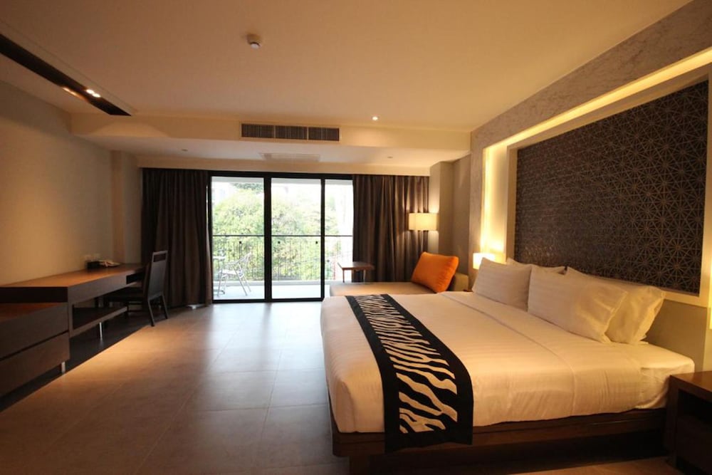 Season Five Hotel 14/53
