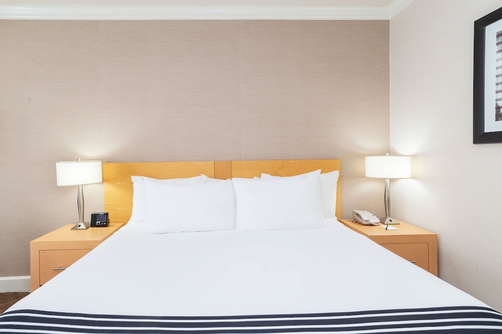 Sandman Signature Vancouver Airport Hotel 16/77