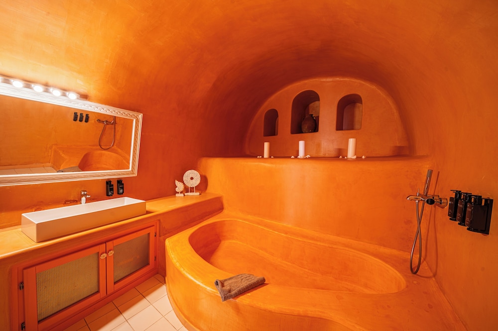 Luna Santorini Suites 23/50