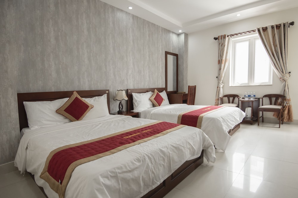 DELUXE, 2 DOUBLE BEDS, CITY VIEW