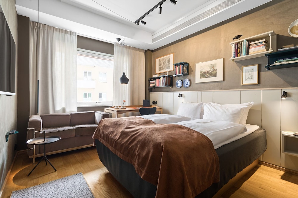 OAK, SUPERIOR, QUEEN BED