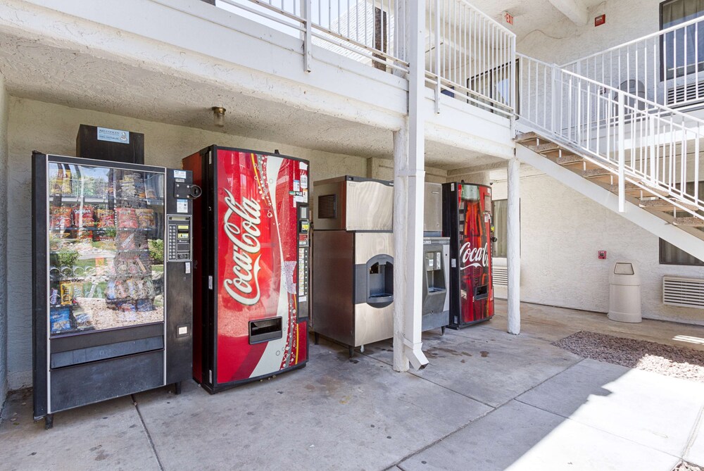 Motel6 Mesa, AZ - South 8/47