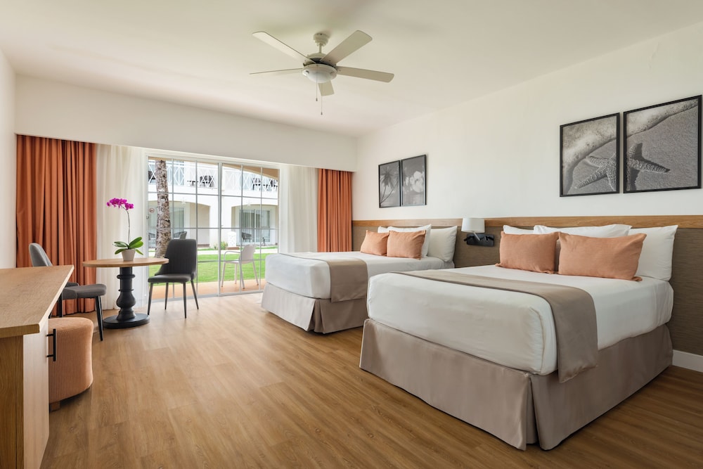 Deluxe, 2 Double Beds, Tropical View