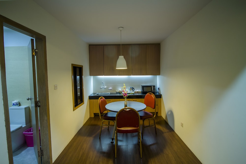 ASIA PACIFIC HOTEL 40/50