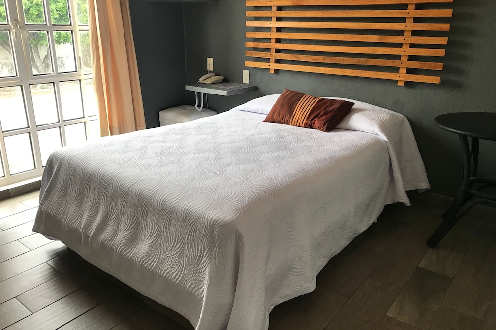 Hotel VF Cuernavaca 1/19