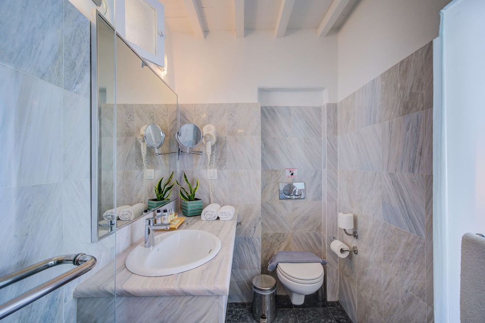 Madalena Hotel 69/69