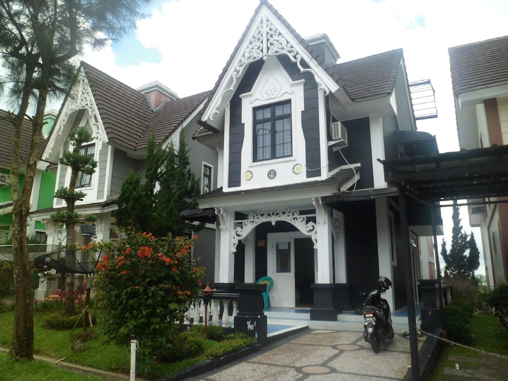 Villa Kota Bunga Mawar 3/21